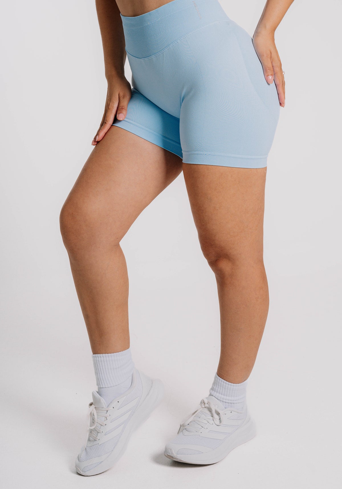 Short Curve celeste - short deportivo para mujer Mirana Fit (2)