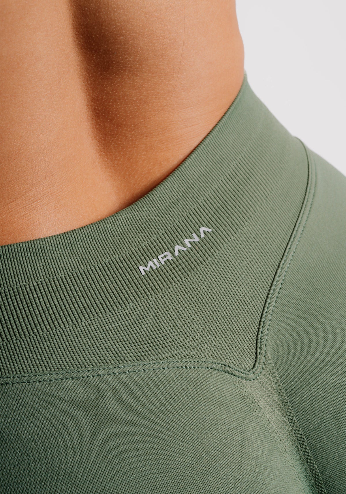 Short Curve verde - short deportivo para mujer Mirana Fit (4)